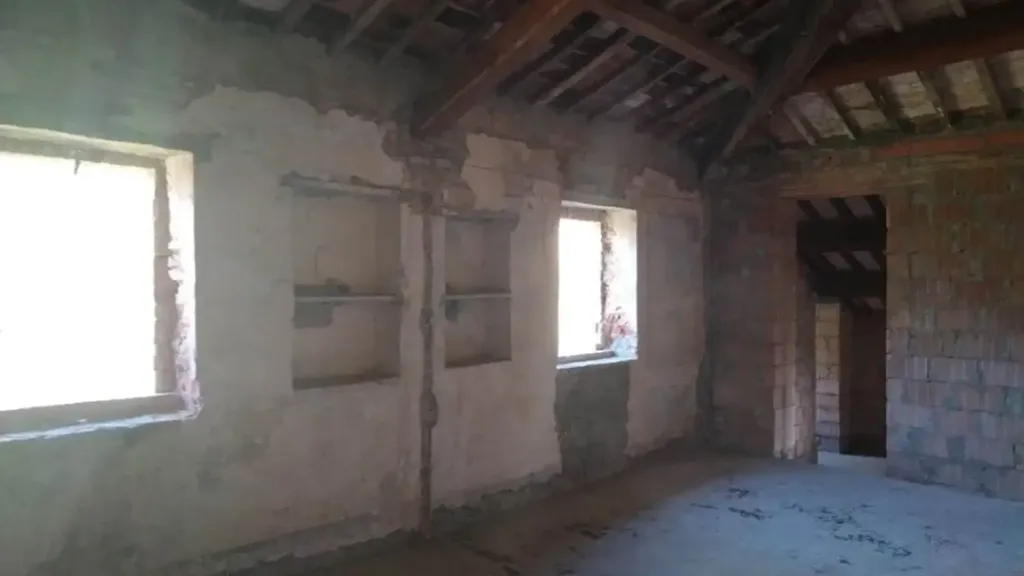 Pièces - Partially Renovated Rustico with Panoramic Views near Città della Pieve