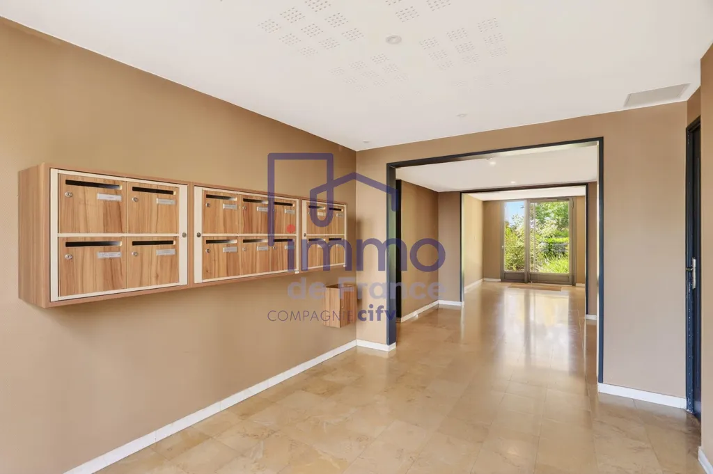 Ingresso - Flat with Balcony in Caluire, Montessuy