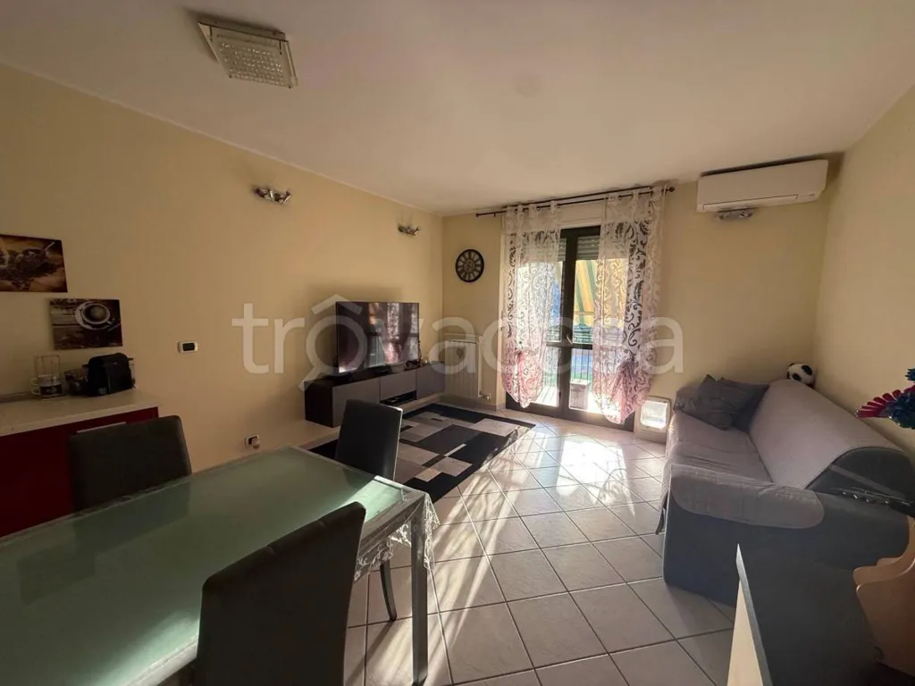 Soggiorno - Modern Studio with Balcony in Settimo Torinese