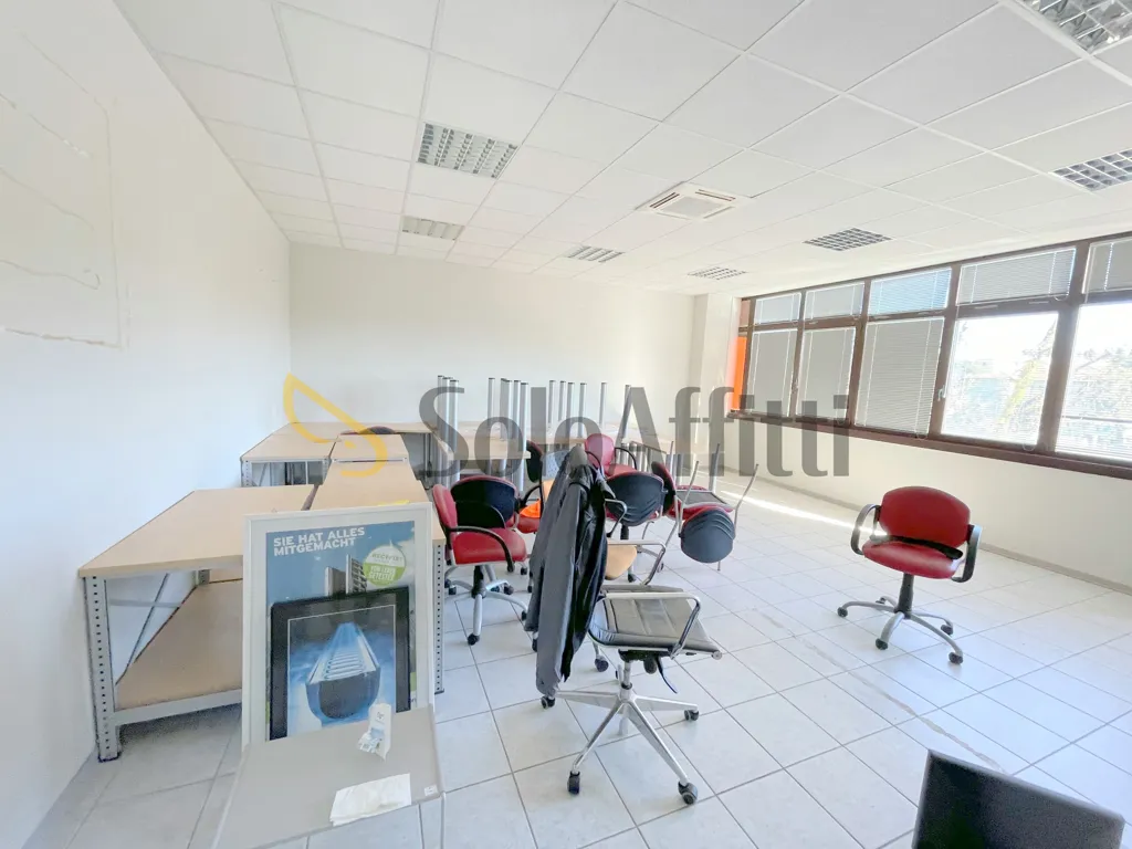 Bureau - Office with Open Space in Osimo