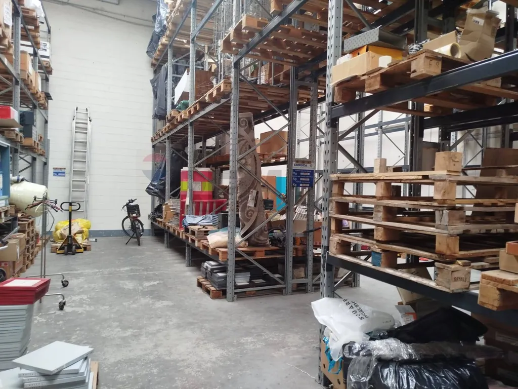 Pesuköök - Warehouse with Apartment in Industrial Zone