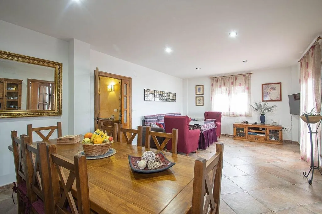 Söögituba - Chalet with Pool and Terrace in Nívar