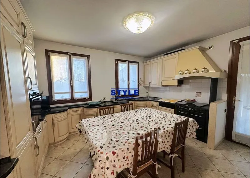 Cuisine - Contemporary Villa with Soffit Levels in Camponogara