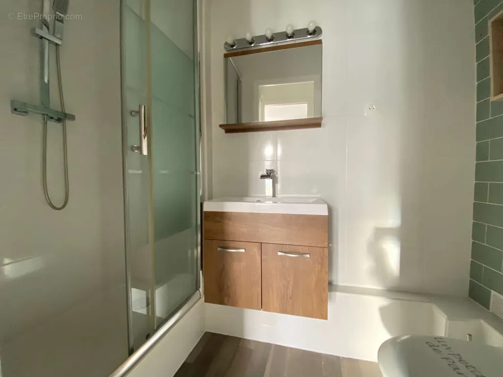 Salles de bain - Studio Proche Centre-Ville à Toulon