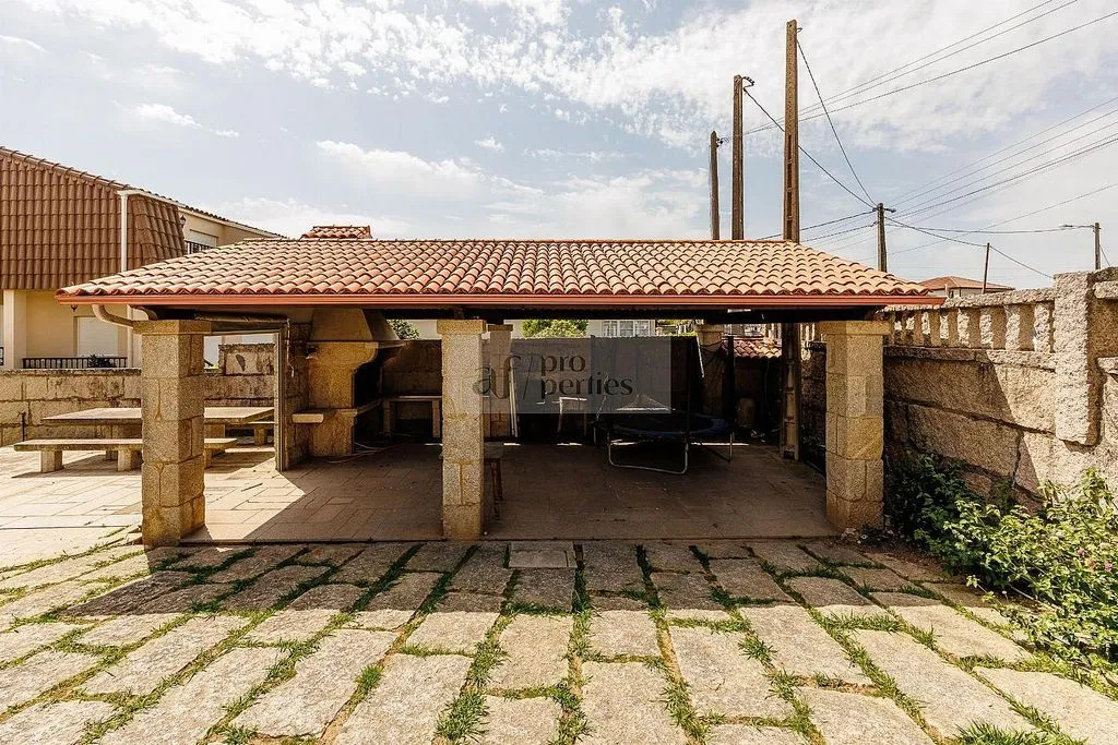 Garden - Chalet with Terrace and Sea View in Nigrán