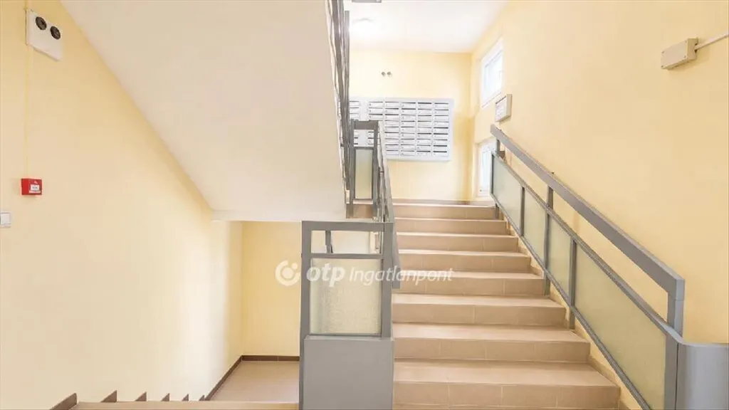 Pièces - Modernised Flat with Balcony in Budapest 10th District