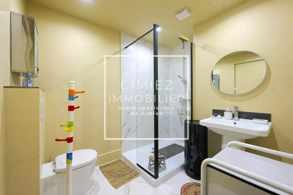 Bathrooms - Luxury Apartment with Mountain View in Cimiez