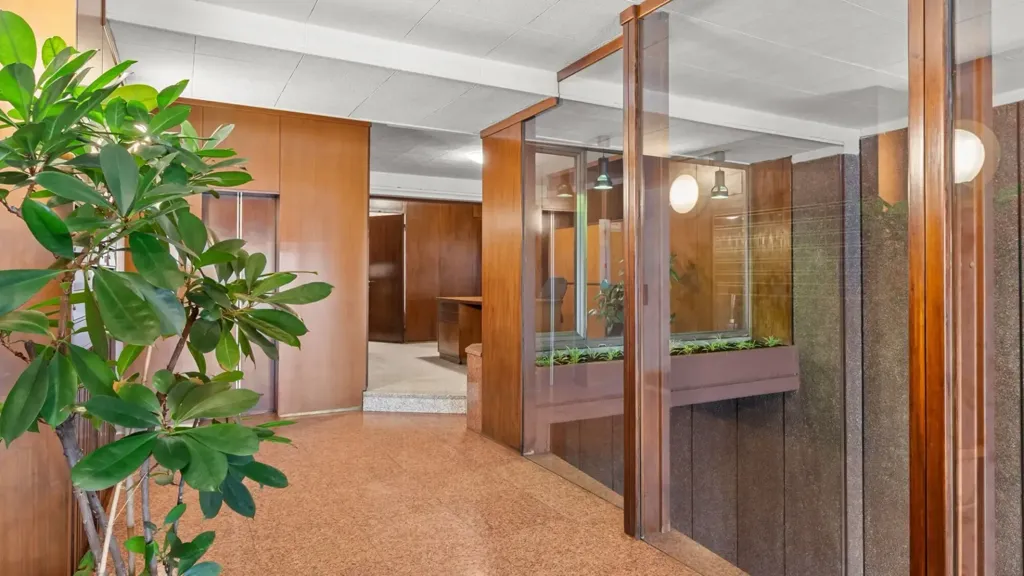 hallway_entrance