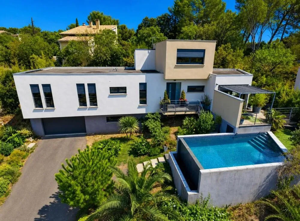 Õhuvaade - Modern Villa with Pool in Nîmes