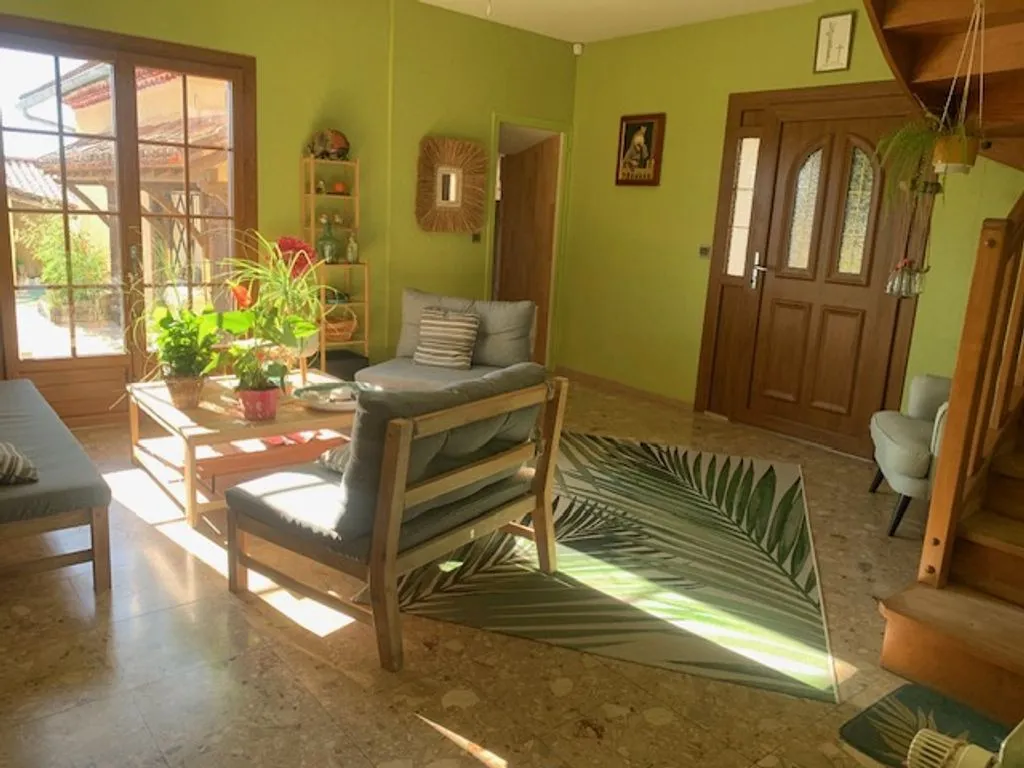 Elutuba - Luxury House with Pool in Grun-Bordas
