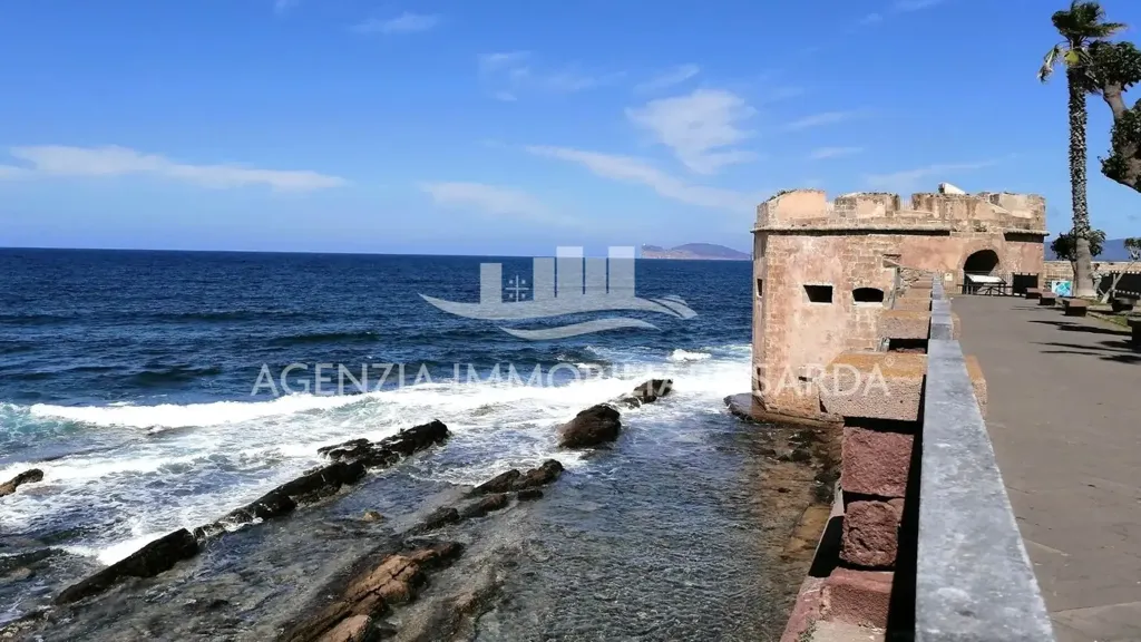 Jardin - Villa with Seafront Potential in Alghero