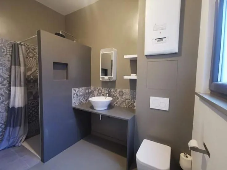 Salles de bain - Maison Mitoyenne avec Cuisine Équipée au Centre de Mons