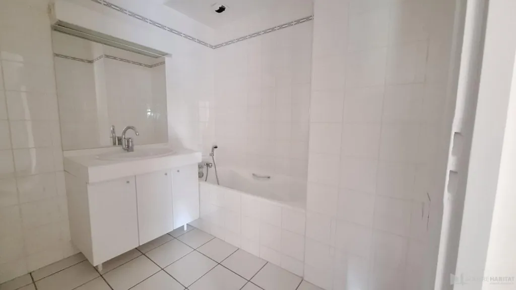 Salles de bain - Appartement avec Piscine à Chamalières