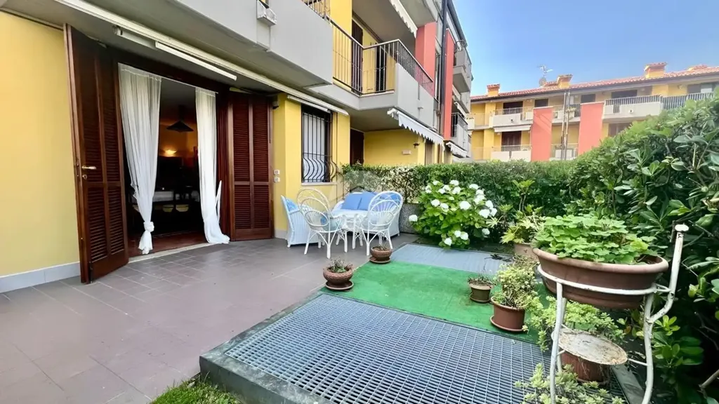 Terrass - Rustic Apartment with Private Garden in Sirmione