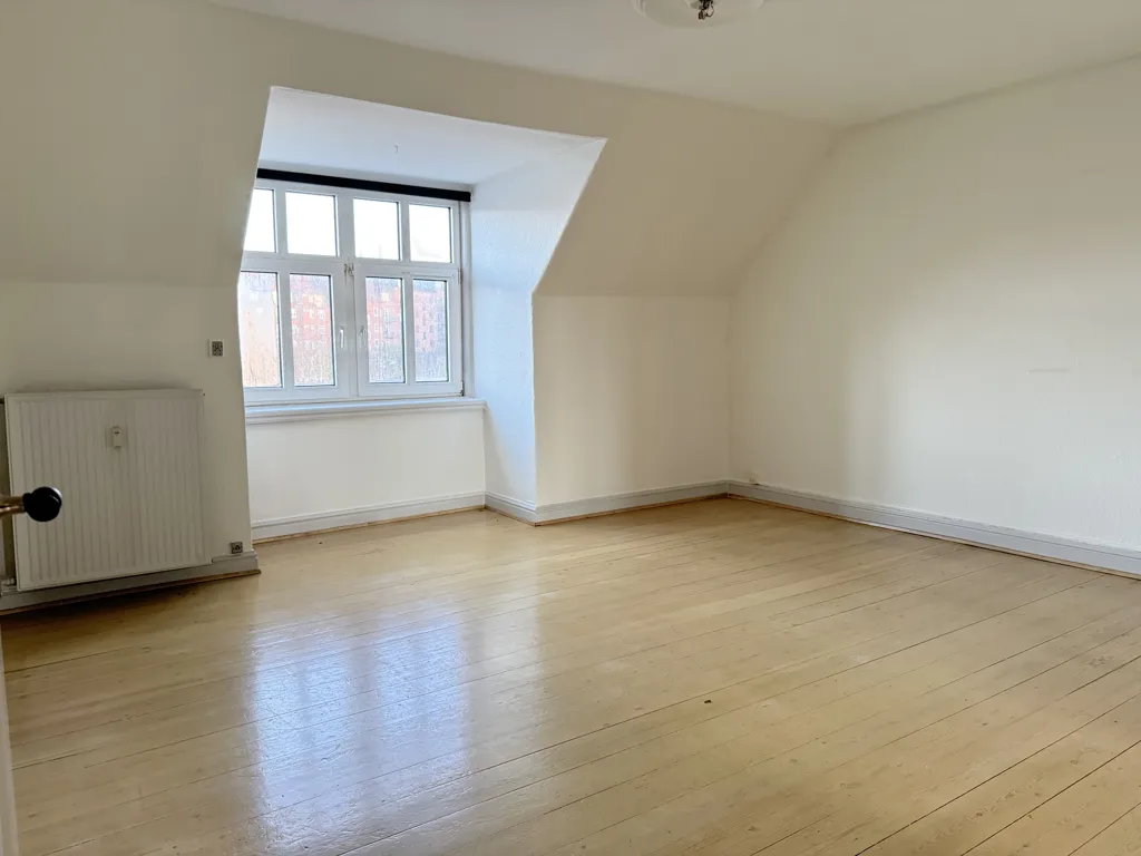 Stanze - 4-Room Apartment with Balcony in Central Location