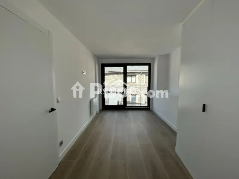 Esik - New Flat with Patio in Escaldes Centre