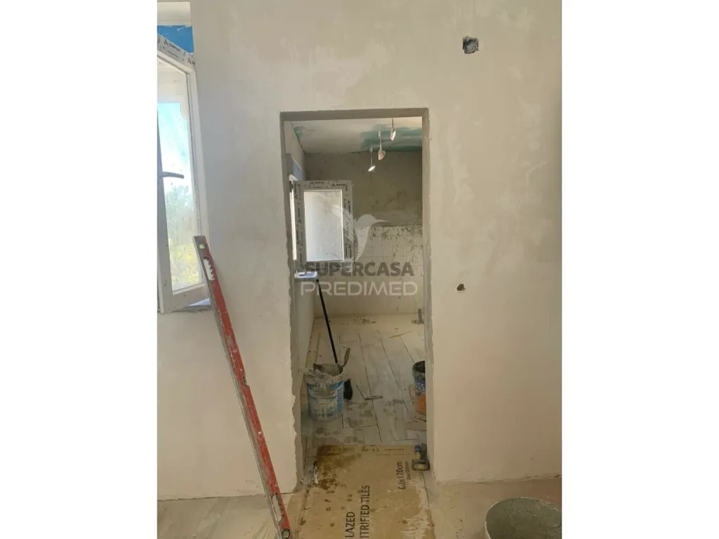 Esik - Fully Refurbished T3 House in Couço