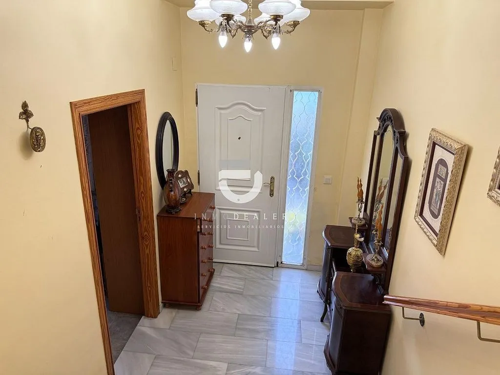 Esik - Terraced House with Private Garage in Daimus
