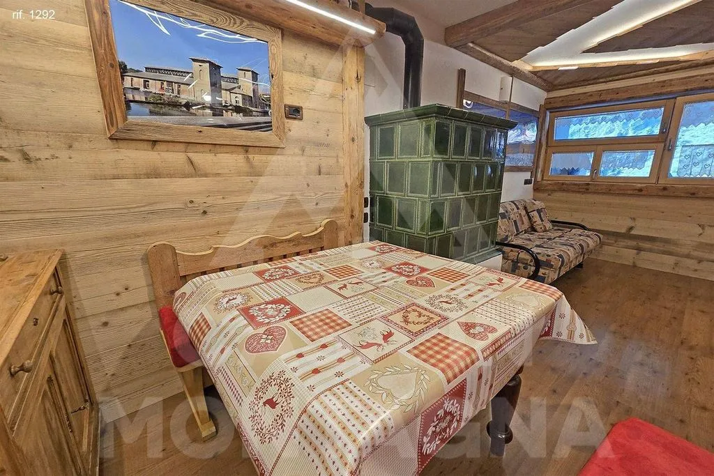 Söögituba - Rustic Terraced House with Mountain View in Campitello di Fassa
