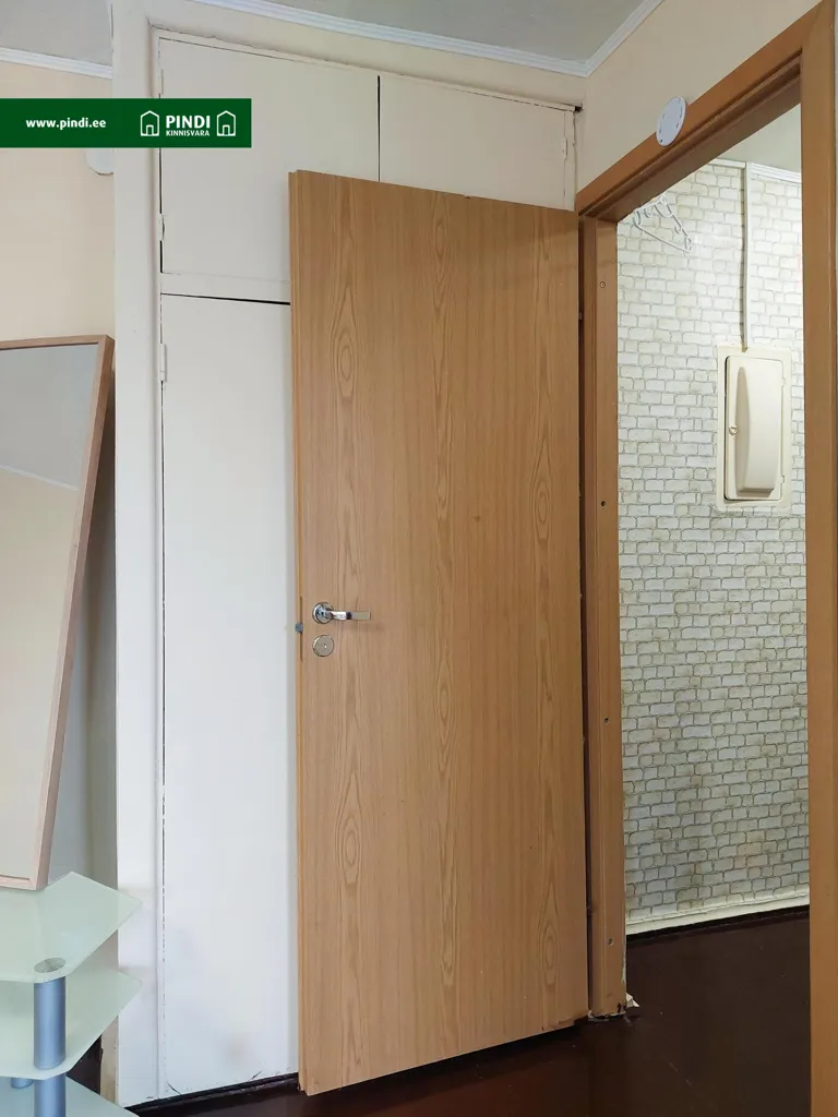 hallway_entrance