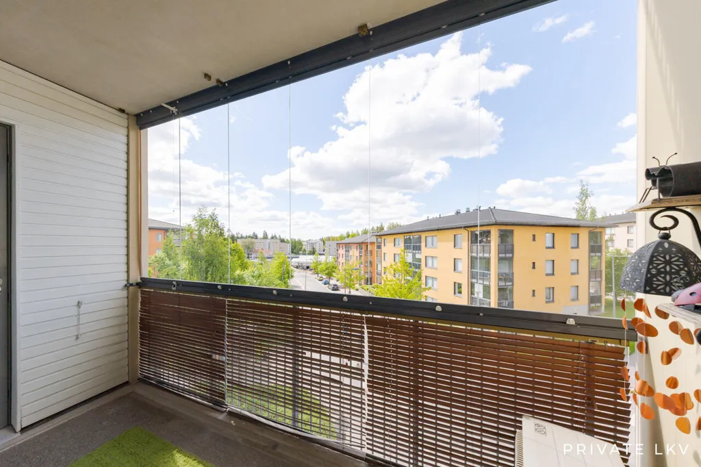 Balcon - 3-Bedroom Apartment with Balcony in Espoo Tuomarila