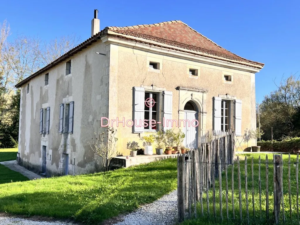 Extérieur - Domaine avec Piscine et Gîtes à Ribérac