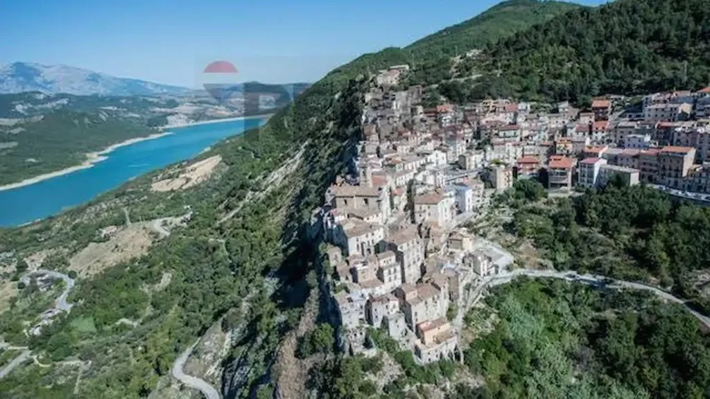 Lakefront Apartment with Terraces in Colledimezzo