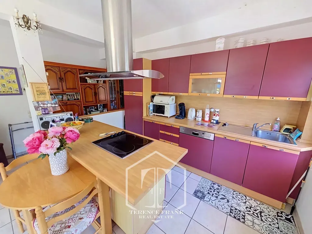 Cuisine - Appartement avec Piscine et Terrasse à Aspremont