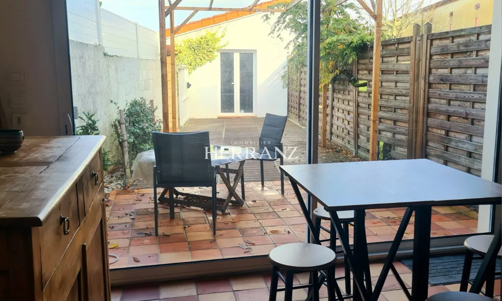 Terrasse - Appartement Rénové avec Garage à Pomerol