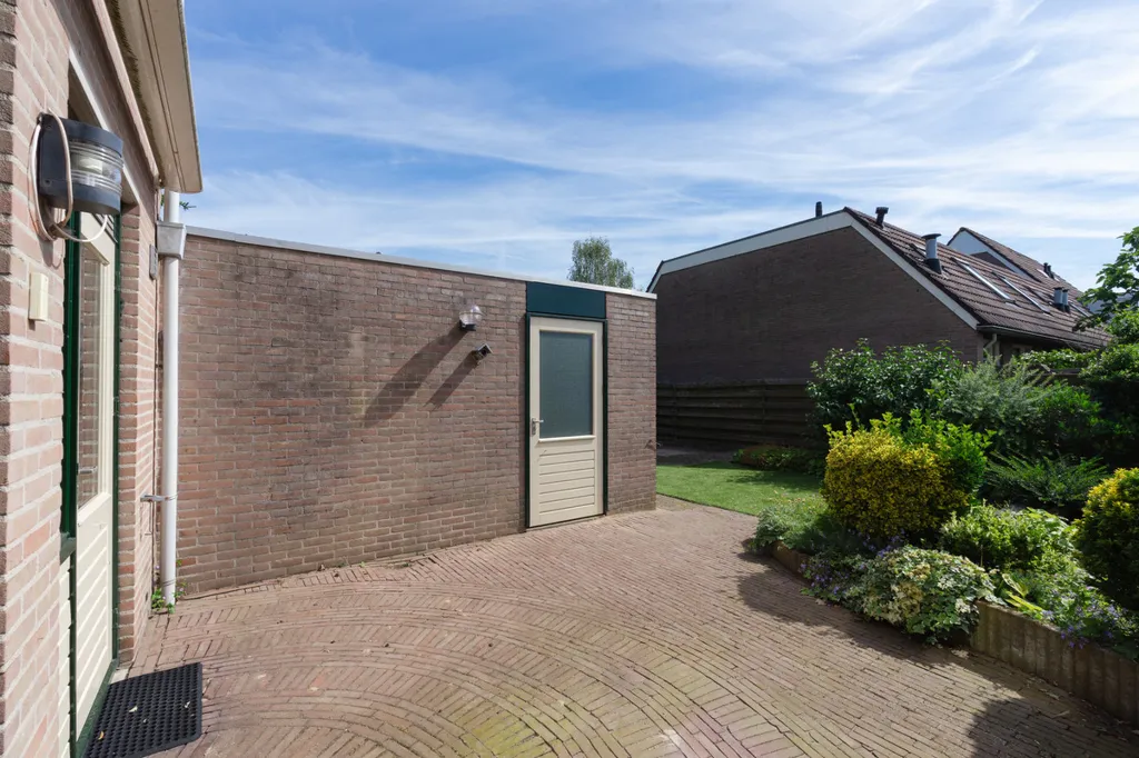 Aed - Two-Storey House with Garden in Elst