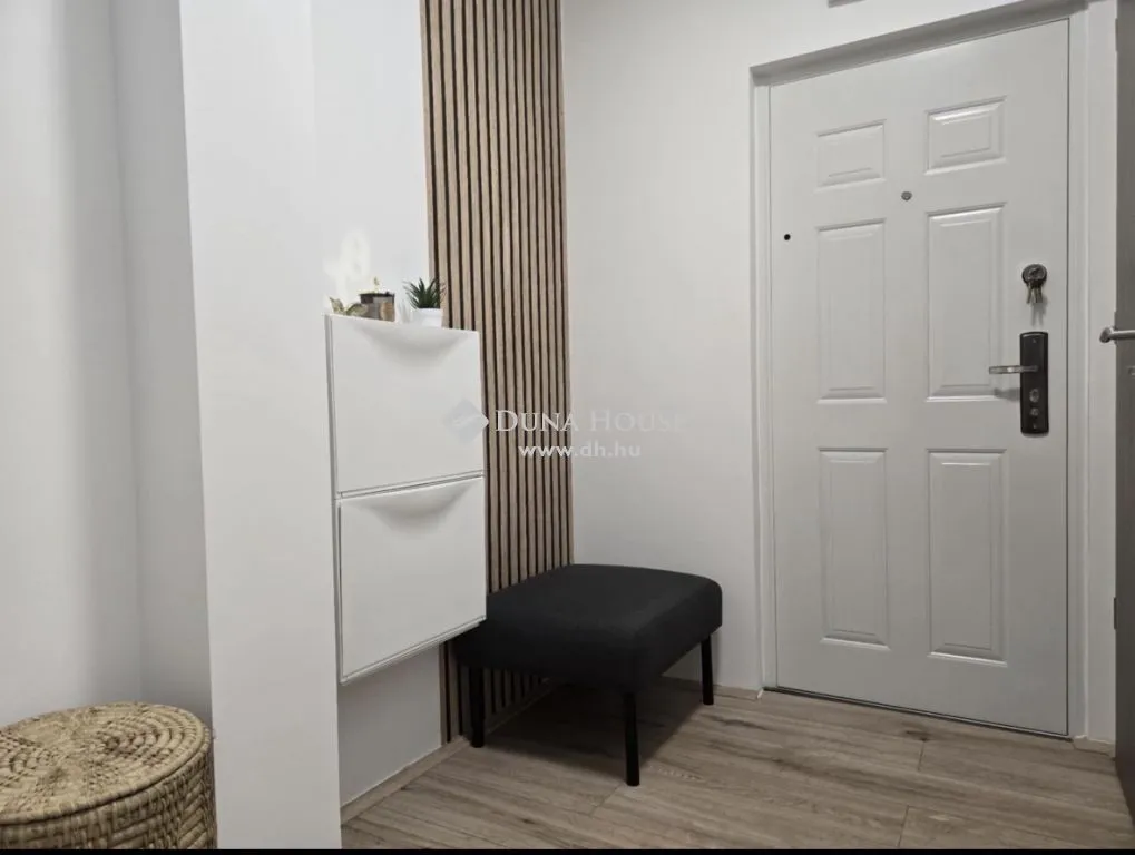 Esik - Modern 2-Bedroom Flat in Pécs