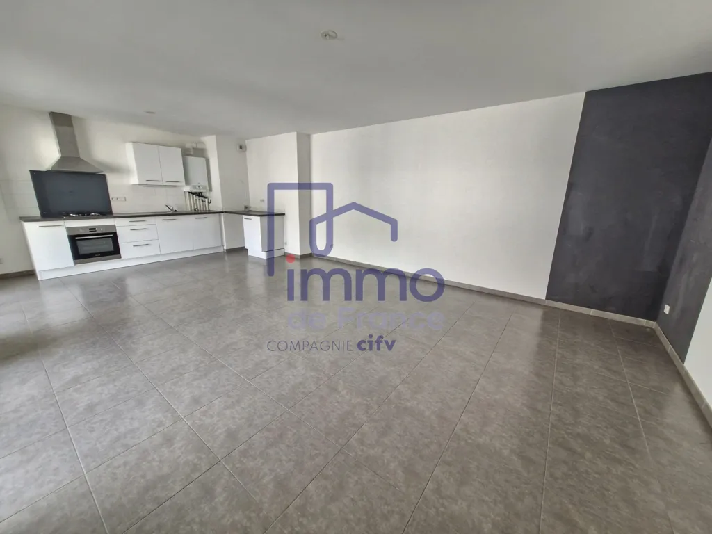 Kitchen - Bright T3 Flat with Terrace in Bourgoin-Jallieu