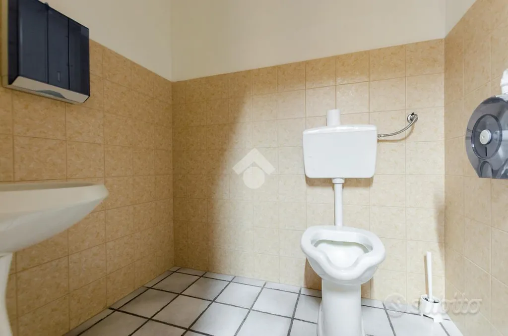 Salles de bain - Commercial Space with Dance Studio in Gioia del Colle