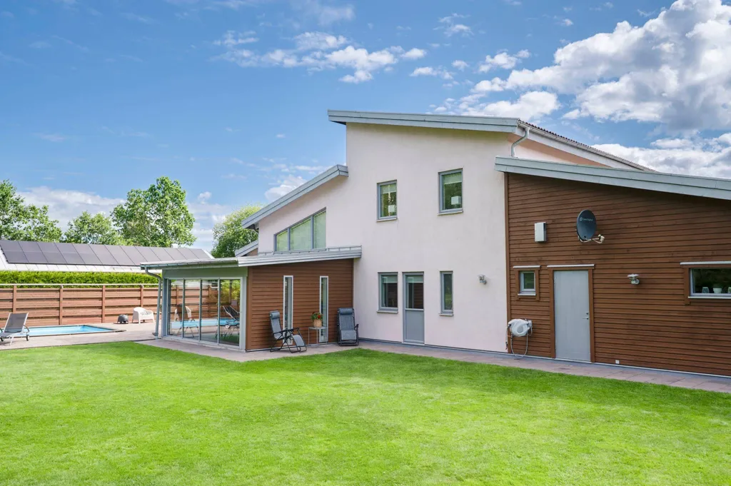 Jardin - High-Quality Villa with Pool in Adolfsberg