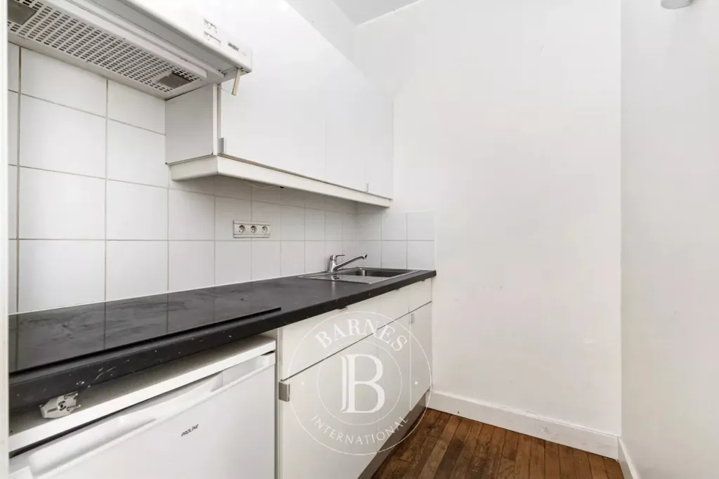 Kitchen - 2-Bedroom Parisian Flat with East-West Exposure