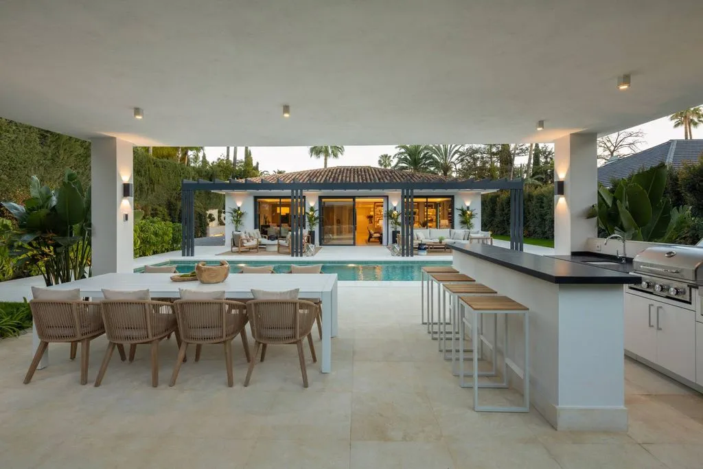 Terrass - Contemporary Villa with Pool in Nueva Andalucia