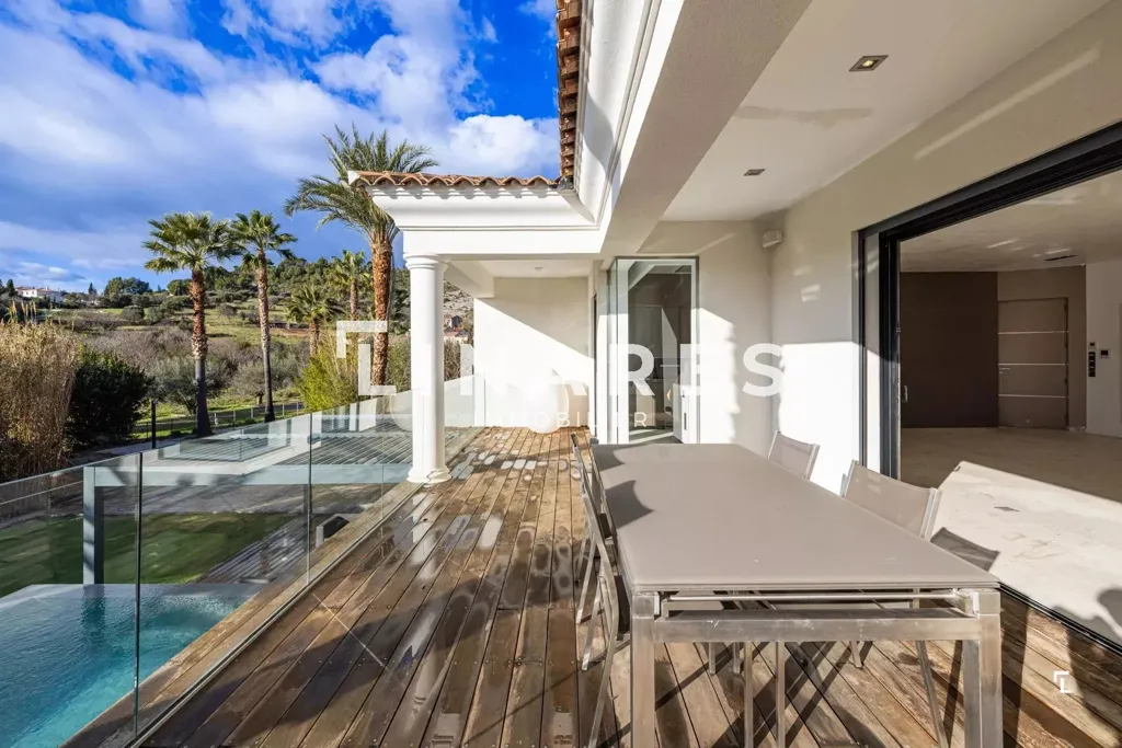 Terrasse - Villa Contemporaine avec Piscine à Allauch
