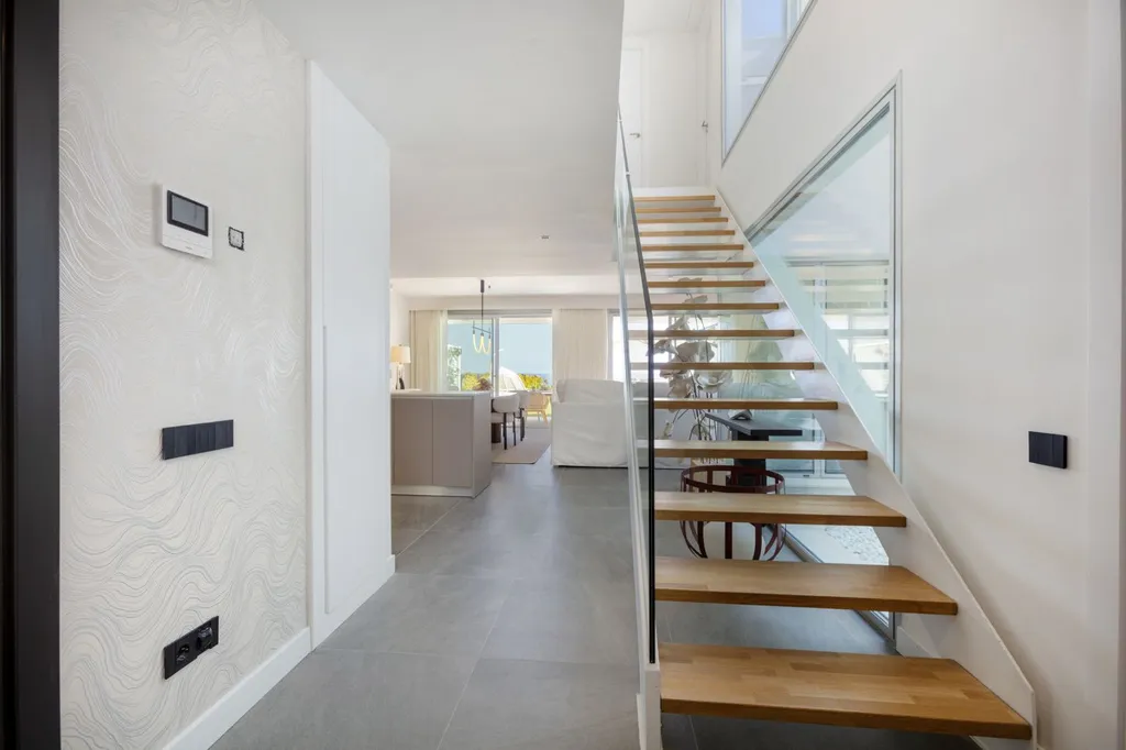 Toad - Modern Villa with Pool in Estepona