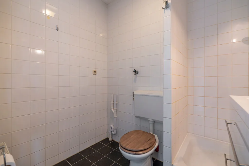 Salles de bain - Studio Flat with Canal View in Utrecht