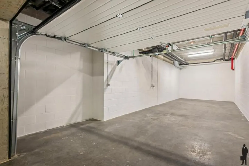 Garage - Appartement Énergétique avec Terrasse à Hove