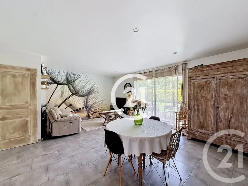 Salle à manger - Pavillon de Plain-Pied avec Jardin à Triac-Lautrait