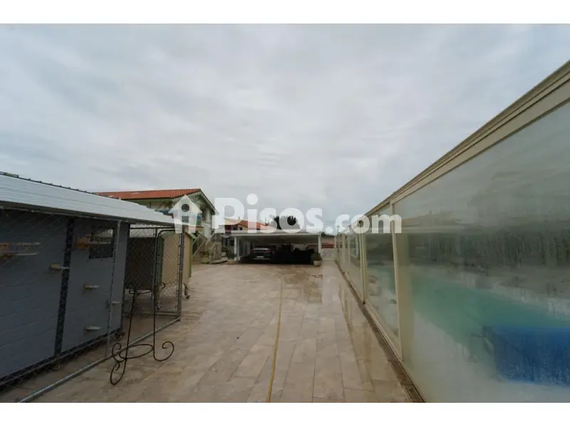 Piscine - Chalet with Traditional Architecture in Cudón