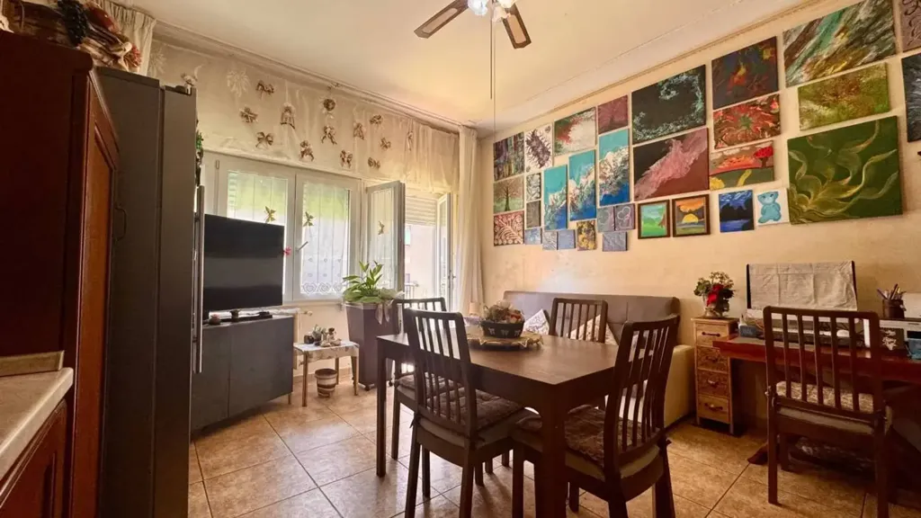 Salle à manger - Rearranged Apartment with Balcony in Ancona