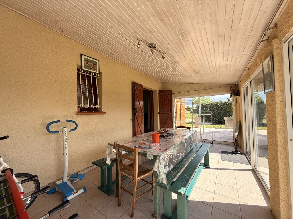 Terrasse - Maison Individuelle avec Grand Terrain Clôturé