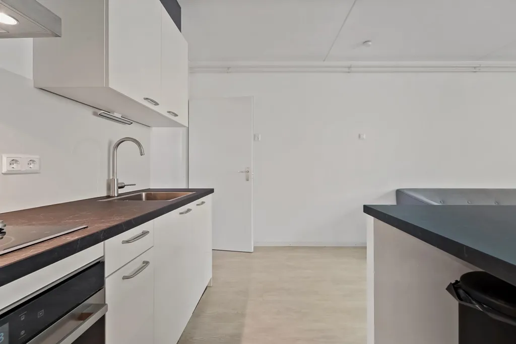 Cucina - Modernised 2-Bedroom Flat with Church Tower View in Delft