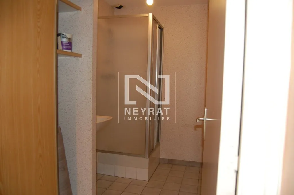 Salles de bain - Appartement T3 avec Interphone à Sennecey-le-Grand