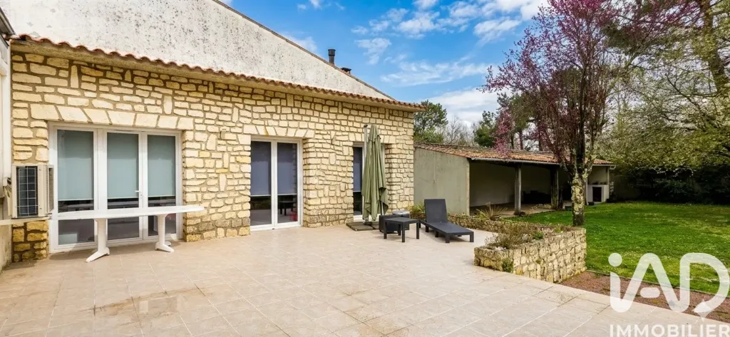 Terrass - Character Family House with Garden in France