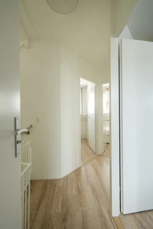 Esik - Spacious Semi-detached House with Garden in Leerdam