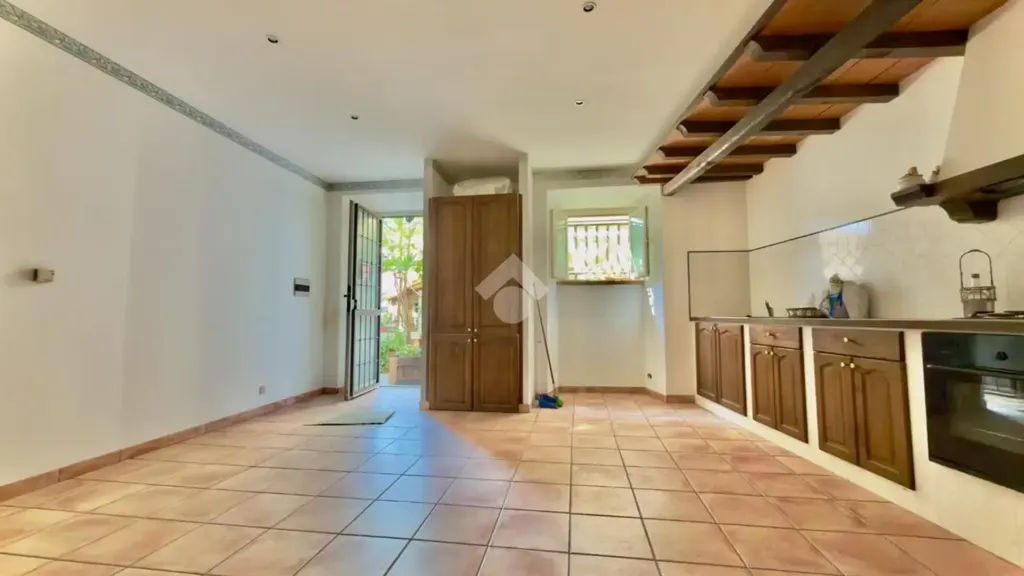 Köök - Bright Studio with Potential for Conversion in Castelnuovo di Porto