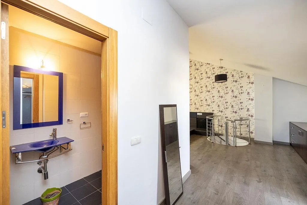 Entrée - Duplex with Private Garage in Santa Fe